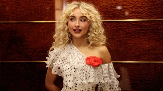Sabrina Carpenter Parodies ‘Sex and the City’ in ‘SNL’ Promo