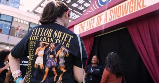 With rollout of new album, Taylor Swift once again turns her lyrical skills into a business strategy