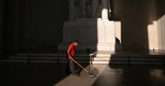 CBS News poll finds few feel shutdown is worth it, low marks for Republicans, Democrats and Trump’s handling