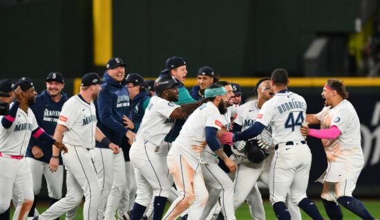 Mariners advance to first ALCS since 2001 after 15-inning win