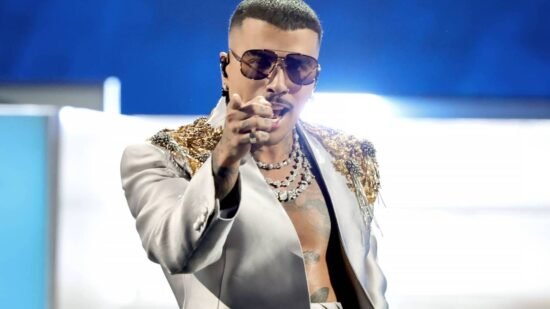 Rauw Alejandro Plays ‘Cosa Nuestra’ Medley at 2025 Latin Grammys
