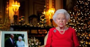 Queen Elizabeth would wear 7 different outfits on Christmas Day | Royal | News