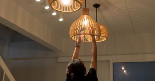 Simple light bulb swap can save UK households £105