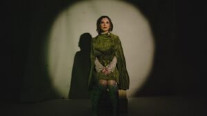 Sierra Hull Talks ‘A Tip Toe High Wire’ Album, Grammy Hopes