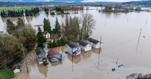 Washington state contends with devastating flooding as Midwest braces for arctic blast