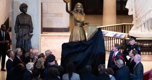 U.S. Capitol replaces statue of Robert E. Lee with teen civil rights icon Barbara Rose Johns