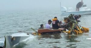 Father and son boaters who helped Texas plane crash victims describe rescue