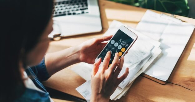 Quicken Business and Personal vs. FreshBooks