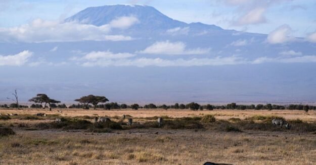 Rescue helicopter crashes on Tanzania’s Mount Kilimanjaro, killing all 5 on board
