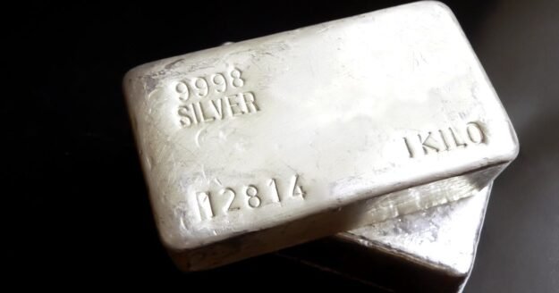 How much can you sell a 100-ounce bar of silver for right now?