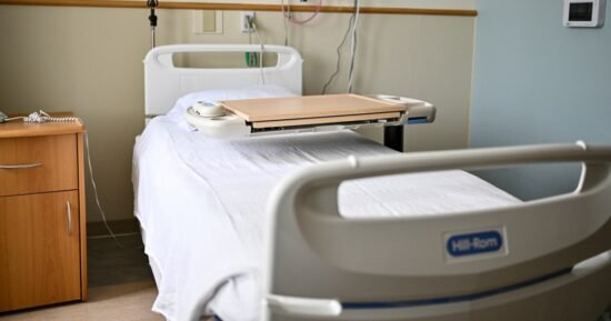 Gains in health care, declines in manufacturing highlight tough year for U.S. job market