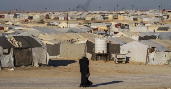U.S. allies abandon huge ISIS camp amid fighting with Syrian government