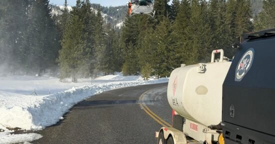 2 men killed in avalanche near Longs Pass trail in Washington state, 2 rescued