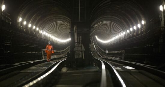 Longest tunnel in UK is 17 miles and is used by 900,000 people every day