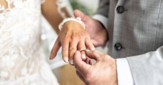 Jeweller explains exactly how to wear your wedding and engagement ring