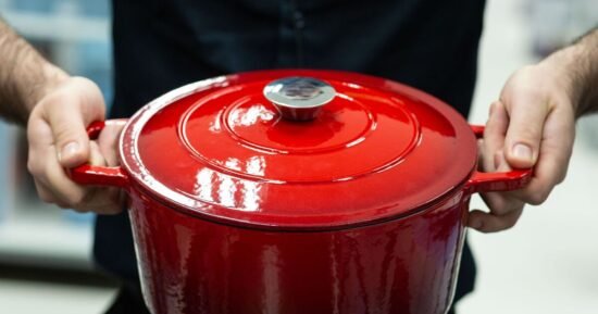 Burnt cooking pots will sparkle like new if you clean them with two simple ingredients