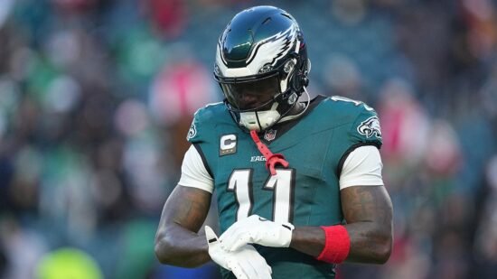 Nick Sirianni, AJ Brown argue in heated sideline exchange in Eagles-49ers game