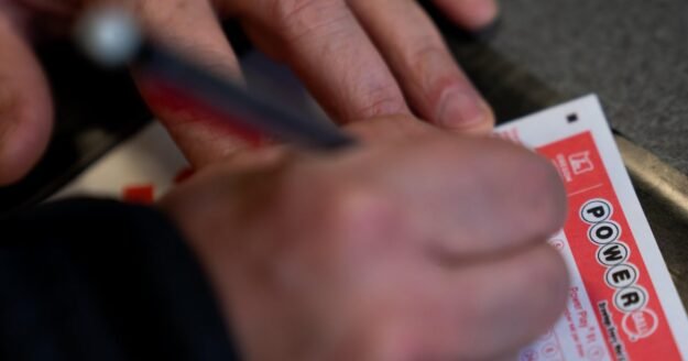 Arkansas resident claims $1.8 billion Powerball jackpot, opts for one-time cash payout