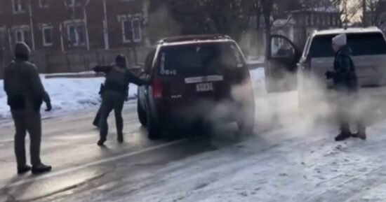Retired ICE agent reviews deadly Minneapolis shooting video frame-by-frame, questions tactics used