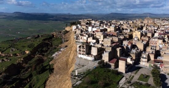 Landslide leaves Sicilian town of Niscemi hanging on edge of precipice
