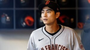 Giants outfielder Jung Hoo Lee stopped at LAX airport over paperwork issue