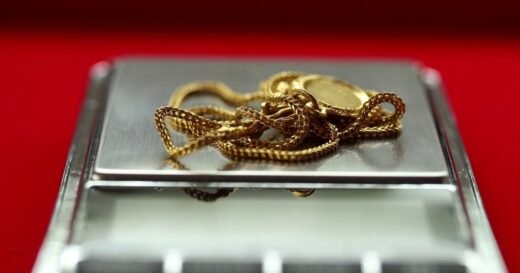 How to Turn Gold Jewelry Into Cash During Historic Prices