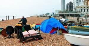 American visits UK beach and has a brutal reaction
