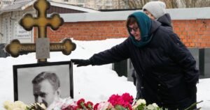 Alexey Navalny’s mom hopes for justice as Russia rejects dart frog poisoning assessment by European nations