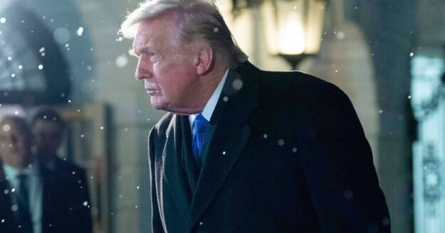 Trump says he “didn’t see” image depicting Obamas as apes in social media post