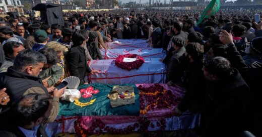 4 suspects arrested after bombing at Pakistan mosque leaves 31 dead