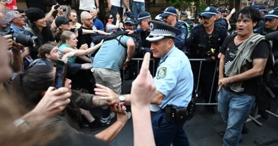 Protesters clash with police over Israeli President Herzog’s Australia visit