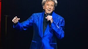 Barry Manilow Postpones Las Vegas Residency After Cancer Surgery