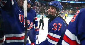 U.S. women's hockey team beats Sweden, will play Canada for gold