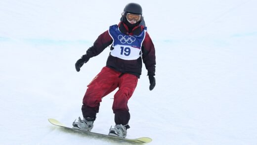 Chinese snowboarder crashes in halfpipe qualifying at Milan Cortina Olympics