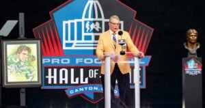 Trump pardons 5 ex-NFL players for crimes including drug trafficking