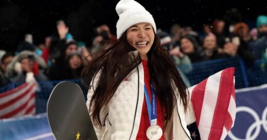 Chloe Kim battle through injury to add to Team USA medal count at 2026 Winter Olympics