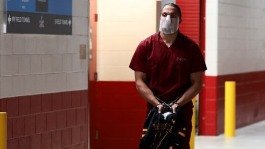 Mack Hollins turns heads barefoot with shackles, cuffs in Super Bowl arrival