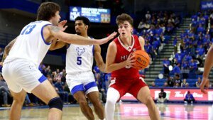 Miami RedHawks extend historic 23-game winning streak, beat Buffalo 73-71