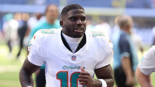 Tyreek Hill reacts to Dolphins cut with lengthy Instagram post