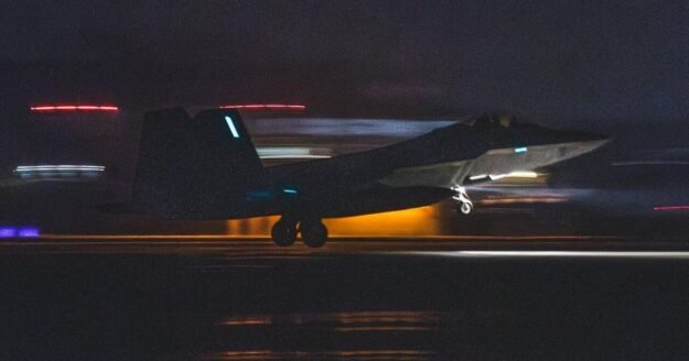 As Trump pushes Iran to make a deal, scores of U.S. warplanes join “armada” heading for the region