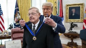 Trump pays tribute to Lou Holtz after legendary Notre Dame coach dies at 89