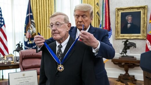 Trump pays tribute to Lou Holtz after legendary Notre Dame coach dies at 89