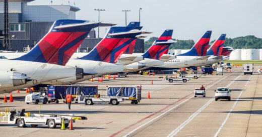3 injured as turbulence hits Delta flight landing in Sydney