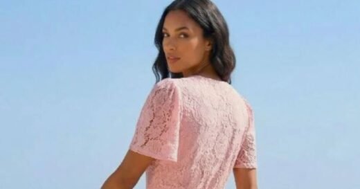 ‘I found flattering Roman dress shoppers say hides arms and stomach’