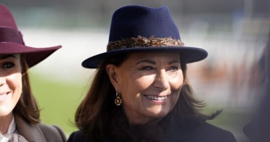 Carole Middleton suffers awkward fashion blunder at Cheltenham | Royal | News