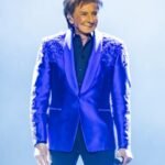 Barry Manilow Is Cancer Free After Undergoing Lung Surgery
