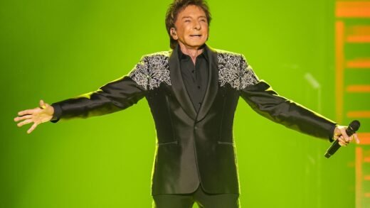 Barry Manilow Announces First New Album in 15 Years