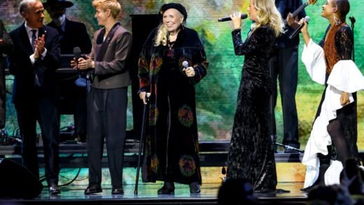 Watch Joni Mitchell Perform With Sarah McLachlan at Juno Awards