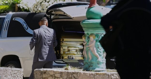 Notorious cartel leader “El Mencho” is buried in a golden casket in Mexico