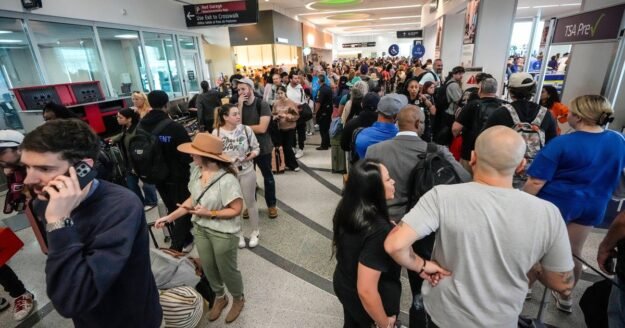Long security lines at Houston, New Orleans airports as DHS funding affects TSA staffing
